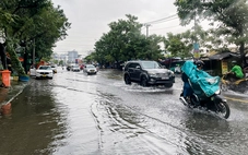 Mưa nhẹ cũng ngập, người dân phường Bình Lợi Trung chờ dự án cải tạo