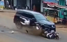 Tài xế lái ô tô ra đầu thú sau khi tông chết người, trốn vào rẫy cà phê