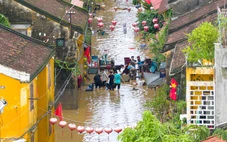 Chính quyền Hội An nói 'phố cổ sẽ đón khách vài ngày tới' sau trận lũ lịch sử
