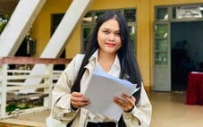 Chở con đến trễ, người cha 1 mình nuôi 4 con lo lắng lắm: Con được học bổng, tôi làm mướn không uổng