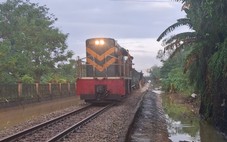 Thông tuyến đường sắt Bắc - Nam qua Huế sau 3 ngày ách tắc