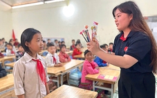 Bắt buộc dạy tiếng Anh từ lớp 1: Tìm đâu ra 30.000 giáo viên?