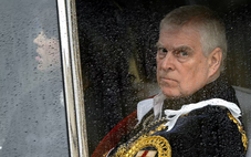 Vua Charles tước bỏ tất cả tước vị của em trai Andrew vì liên quan tỉ phú ấu dâm Jeffrey Epstein