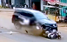 Tài xế lái ô tô ra đầu thú sau khi tông chết người, trốn vào rẫy cà phê