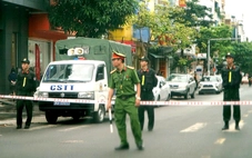 Cảnh sát phong tỏa đường Lê Hoàn, làm việc với một số tiệm vàng ở Thanh Hóa