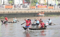 'Nghẹt thở' cuộc đua xuồng đôi mùa nước nổi ở An Giang