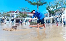 Vừa dọn dẹp trường lớp, nhà cửa sau bão Bualoi, vừa lo bão Matmo
