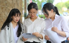 Sông Hương núi Ngự đón 89 SV được Tiếp sức đến trường: Mẹ vay tiền khắp chợ, có học bổng mừng ghê!