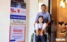 Mẹ mù chưa từng thấy mặt mình, nhưng mình ráng học làm ánh sáng cho mẹ