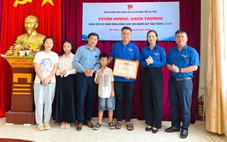 Thanh niên dũng cảm lao xuống dòng nước lũ cứu học sinh lớp 7