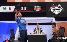 Kỳ thủ Hikaru Nakamura ném quân cờ vào khán giả