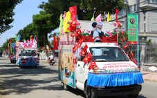 Làm lồng đèn, trang trí xe hoa đăng mừng Lễ hội Nghinh Ông Cần Giờ