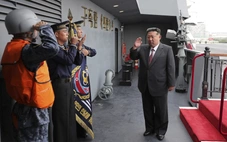 Ông Kim Jong Un thị sát tàu khu trục 5.000 tấn