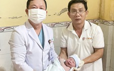 Hàng xóm đẻ rớt, bác sĩ chạy sang đỡ 'chớp nhoáng', cứu em bé thoát ngạt