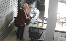 Bịt mặt, leo trần nhà trộm cửa hàng điện thoại, nam thanh niên bị bắt sau 4 ngày