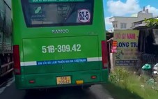 Đình chỉ tài xế xe buýt chạy nửa xe trên vỉa hè