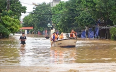 Mưa lớn ở miền Bắc: Không kịp trở tay với nước lũ