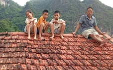 Ngập lụt lịch sử, người dân trèo lên mái nhà, tháo chạy lên núi chờ cứu