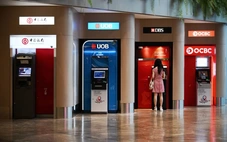 Các ngân hàng Singapore ngăn khách hàng ‘sập bẫy’ lừa đảo