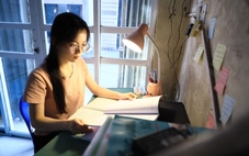 'Người con hiếu thảo Hà Nội' trong ngôi nhà 15m², đóng gói đinh vít kiếm tiền học Kinh tế quốc dân