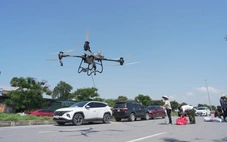 Thái Nguyên: Drone chở thuốc vào vùng lũ cho bé 4 tháng tuổi sốt cao