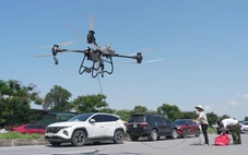 Thái Nguyên: Drone chở thuốc vào vùng lũ cho bé 4 tháng tuổi sốt cao