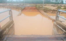 Đà Nẵng: Lũ lớn làm sập cầu đường đi huyết mạch nối xã Nam Phước và Hội An