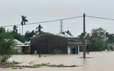 Đến sáng nay, đường nào chưa thông, vùng lũ nào ở miền Trung mất điện?
