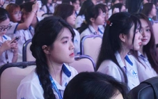 Chuyển lẵng hoa mừng khai giảng thành kinh phí ủng hộ đồng bào miền Trung ảnh hưởng bão lũ