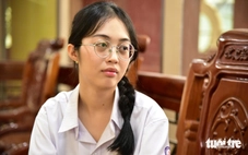 Đứa con cha mẹ bỏ lại đậu ĐH Kinh tế TP.HCM: Mình mượn tiền đi học nên nhận học bổng mừng lắm!