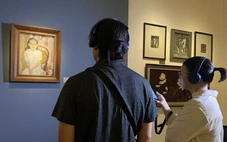 'Đêm bảo tàng' có gì mà hấp dẫn hàng trăm bạn trẻ đội mưa lạnh đến xem?