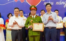 Thiếu tá công an 61 lần hiến tiểu cầu và chạy xe '0 đồng' giúp bệnh nhân nghèo