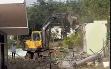 Mũi Né 'dẹp loạn' lấn chiếm đất đai, xây dựng trái phép cạnh Đồi Cát Bay