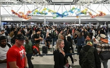 'Cú quay xe' của nhiều nghị sĩ Dân chủ