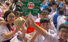 Nhiều trường xin không nhận hoa ngày nhà giáo, mong đổi thành quỹ học bổng cho học sinh miền Trung