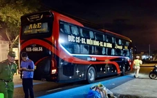 Xe máy chuyển làn va chạm với xe khách, hai vợ chồng thiệt mạng