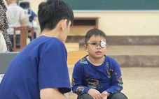 Vừa vào lớp 1 đã hơn nửa lớp cận thị, viễn thị, loạn thị