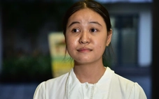 Nữ SV ĐH Bách khoa TP.HCM ra mộ báo mẹ biết có học bổng: Hái ớt mấy chục ngàn, 15 triệu lớn quá!