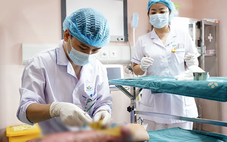 Tự làm thí nghiệm đốt cồn tại nhà, bé trai 12 tuổi bỏng nặng