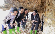 Vụ trụ cầu sông Lô trơ lõi thép: Đoàn khảo sát của Quốc hội đến hiện trường xem xét