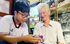 Cha qua đời bi thương trên biển, mẹ mất vì bệnh tim, chú bé khổ đau nay vào đại học ngành AI