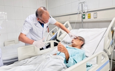 Cứu gương mặt bị dập nát cho người đàn ông bước hụt xuống hố thang máy