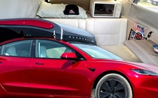 Xe điện cỡ Toyota Corolla Altis thành nhà di động: Đủ tiện nghi, đủ điện sống trong rừng từ 2 ngày