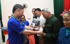 Đoàn tuyên giáo - báo chí TP.HCM tặng quà cho gia đình chính sách, hộ khó khăn tại Thái Nguyên