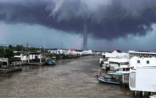 Chiều nay vòi rồng cao hàng trăm mét xuất hiện ở cửa biển tỉnh Cà Mau