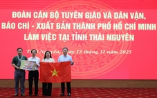 Đoàn tuyên giáo, báo chí TP.HCM thăm và tặng quà hộ dân bị ảnh hưởng bão lũ tại Thái Nguyên