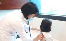 Cúm A gia tăng, nhiều trẻ phải nghỉ học, nhập viện điều trị