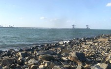 Phát hiện thi thể nữ giới dạt vào kè đá bên bờ biển Hà Tĩnh