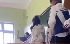 Cây thước nhựa và một quyết định khô cứng