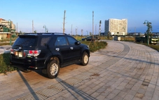 Huế phát cảnh báo lũ mới, người dân vội chạy xe ô tô đến chỗ cao gửi